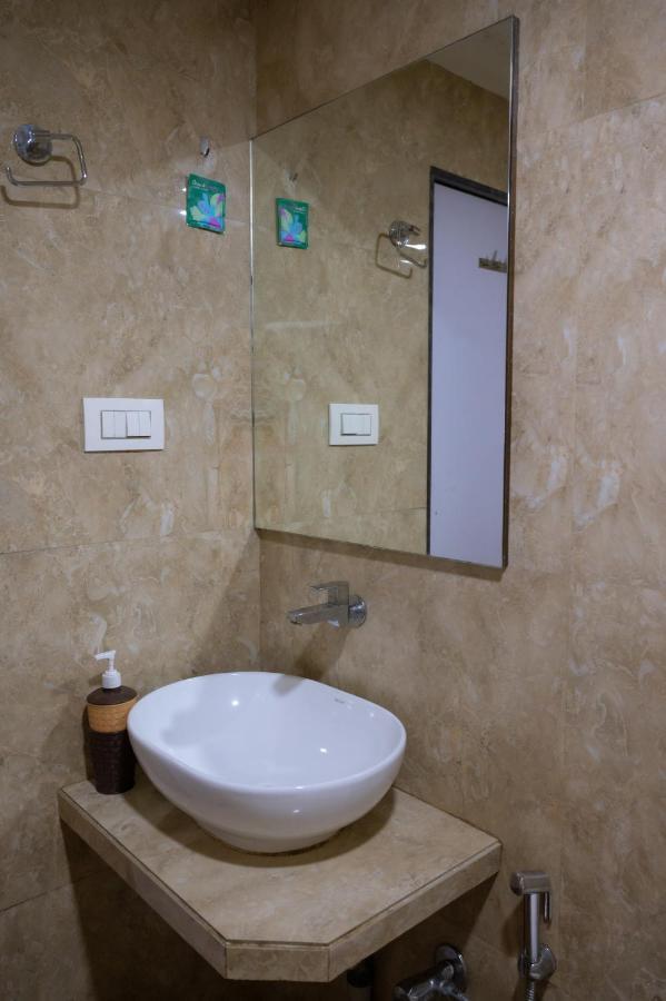 Готель Vijaya Hill View Residency Наві-Мумбаї Екстер'єр фото